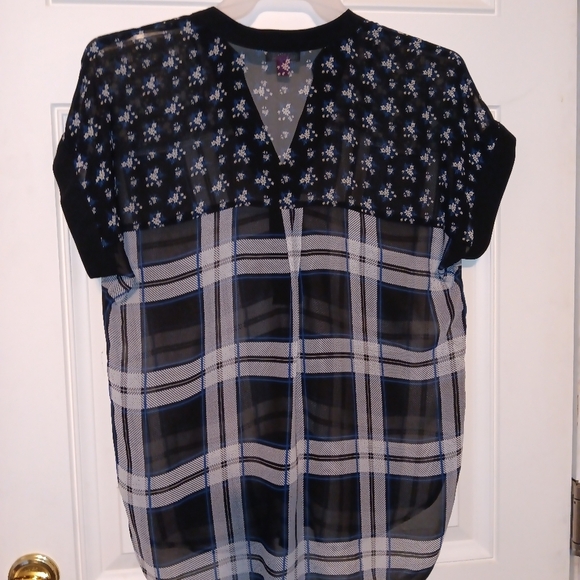 Vince Camuto Highlands Windowpane Plaid Dolman Sleeve V-Neck Top Small - Picture 4 of 4